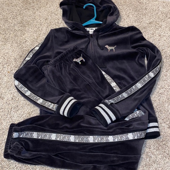 Black velour set - Picture 1 of 10